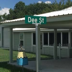 Meet your Posher, Dee